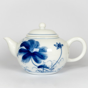 Qinghua lotus teapot