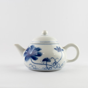 Qinghua lotus teapot