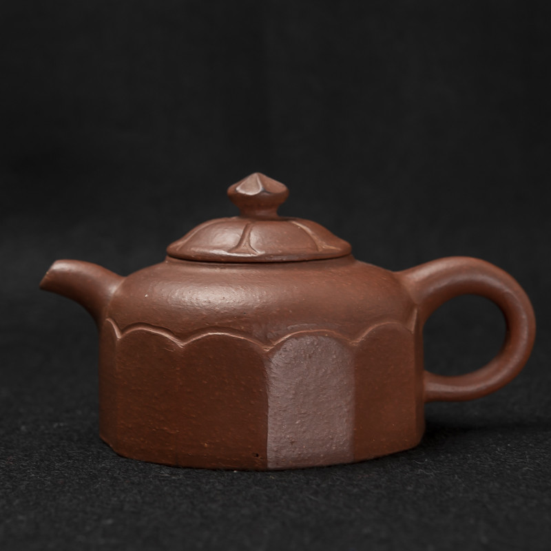 Yixing zisha lotus teapot