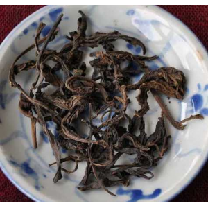 1990 old arbor loose puerh from Yiwu Mountain