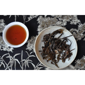 1990 old arbor loose puerh from Yiwu Mountain
