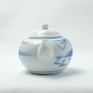 Théière en porcelaine qinghua au motif de paysage