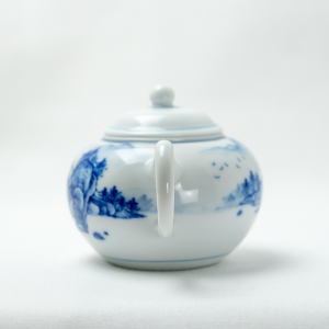 Théière en porcelaine qinghua au motif de paysage