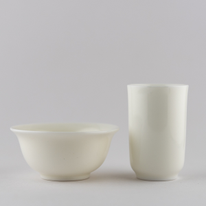 Coupe à sentir petite en porcelaine blanche ivoire