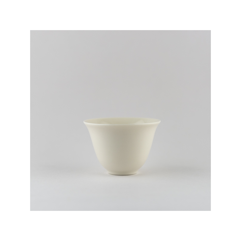 Coupe 'fleur' en porcelaine blanche ivoire