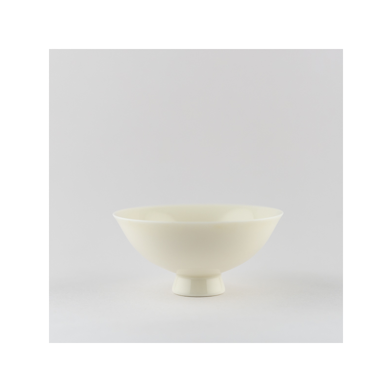 Coupe 'chantante' en porcelaine blanche ivoire