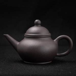 Yixing dark zisha small teapot
