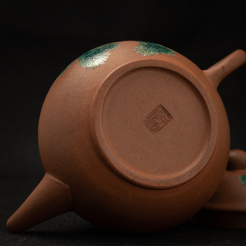 Yixing Zisha Shuiping with pine decoration