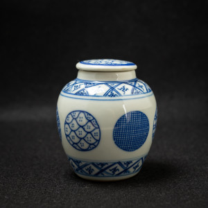 Jarre qinghua avec motifs...